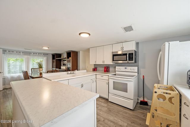 4152 Hickman Ave, Louisville, KY 40213