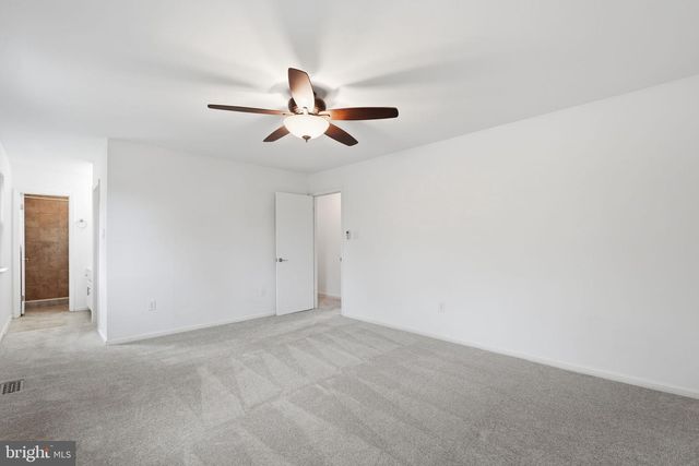1300 BAYSHIRE LN, Herndon, VA 20170