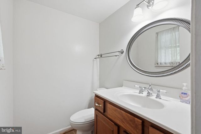 1300 BAYSHIRE LN, Herndon, VA 20170