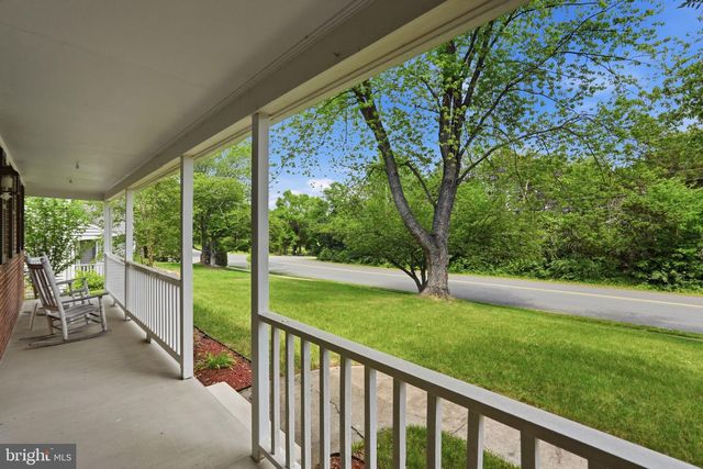 1300 BAYSHIRE LN, Herndon, VA 20170