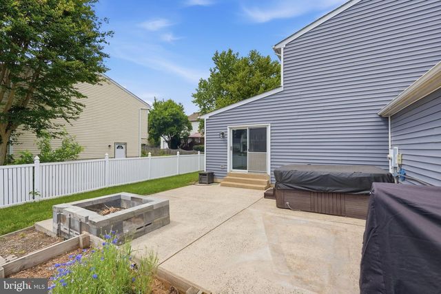 1300 BAYSHIRE LN, Herndon, VA 20170