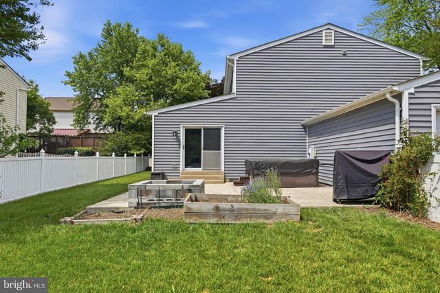 1300 BAYSHIRE LN, Herndon, VA 20170