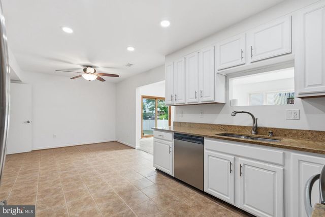 1300 BAYSHIRE LN, Herndon, VA 20170