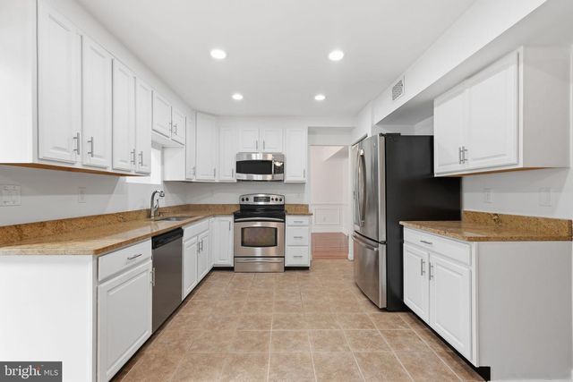 1300 BAYSHIRE LN, Herndon, VA 20170