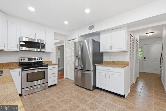 1300 BAYSHIRE LN, Herndon, VA 20170