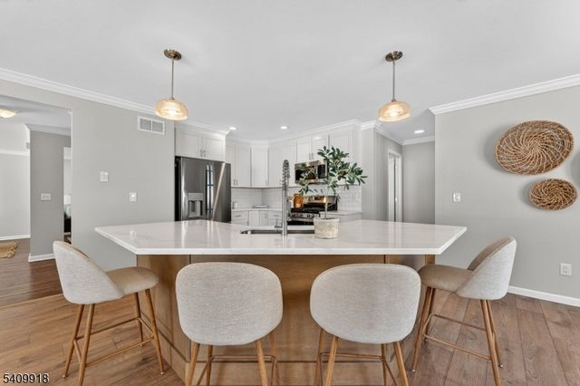 5 Witherwood Dr, Hardyston Twp., NJ 07419