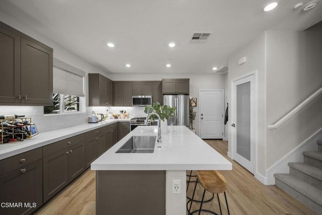 2556 Little Rock Lane, Simi Valley, CA 93065