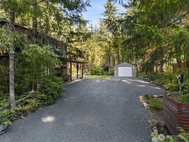 431 N Mountain View Drive, Hoodsport, WA 98548