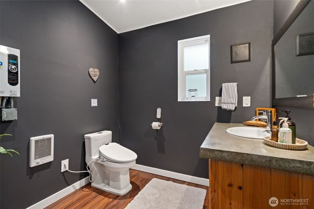 431 N Mountain View Drive, Hoodsport, WA 98548