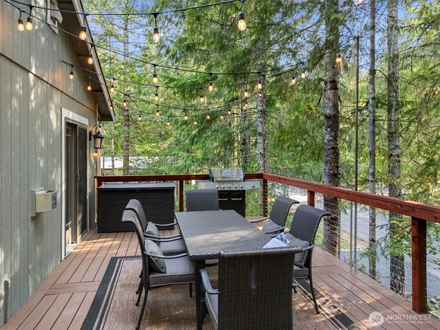 431 N Mountain View Drive, Hoodsport, WA 98548