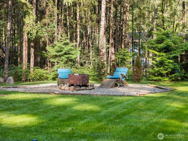 431 N Mountain View Drive, Hoodsport, WA 98548