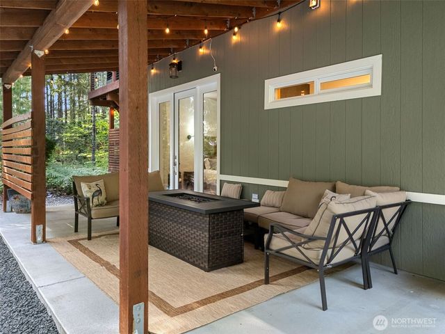 431 N Mountain View Drive, Hoodsport, WA 98548