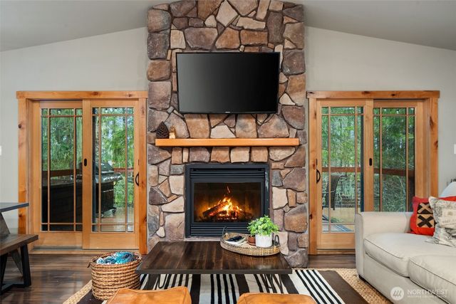 431 N Mountain View Drive, Hoodsport, WA 98548