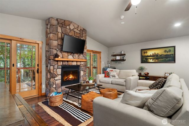 431 N Mountain View Drive, Hoodsport, WA 98548