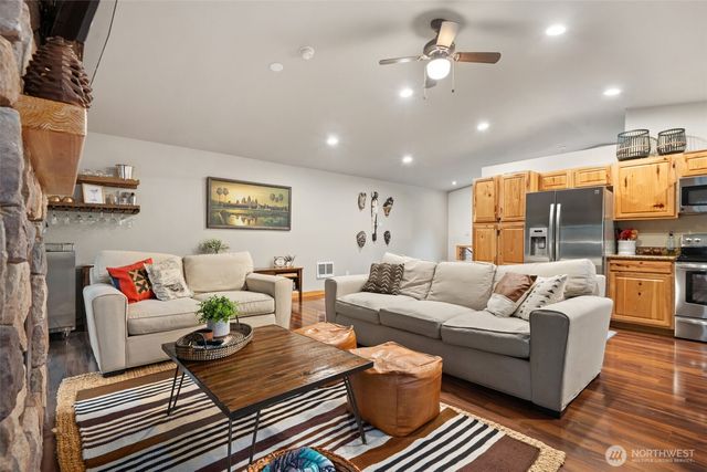 431 N Mountain View Drive, Hoodsport, WA 98548
