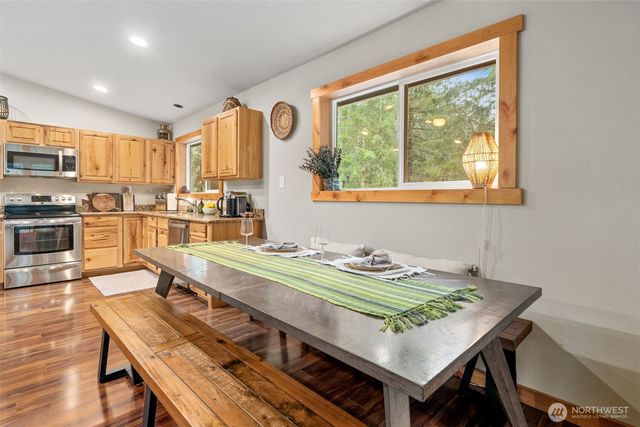 431 N Mountain View Drive, Hoodsport, WA 98548