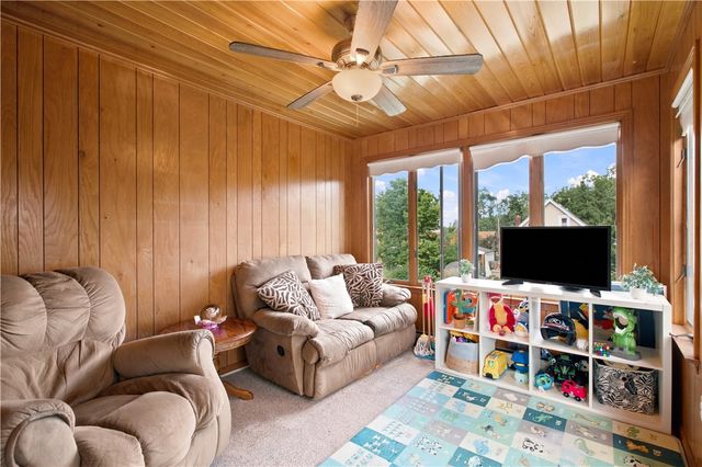 412 Phillips Ave, Stowe Twp, PA 15136