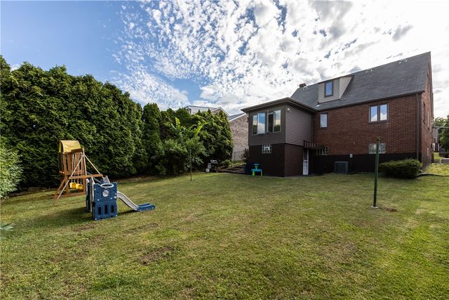 412 Phillips Ave, Stowe Twp, PA 15136