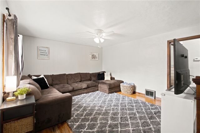 412 Phillips Ave, Stowe Twp, PA 15136