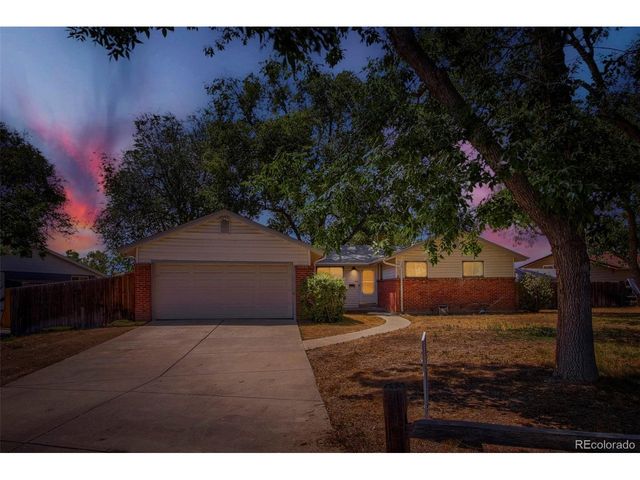 6421 Independence St, Arvada, CO 80004