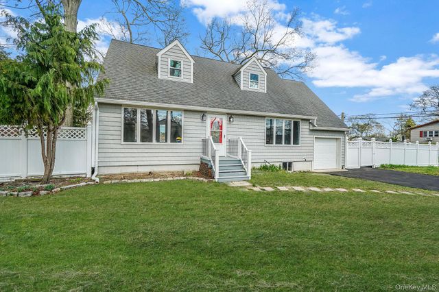 41 Seaside Avenue, Patchogue, NY 11772