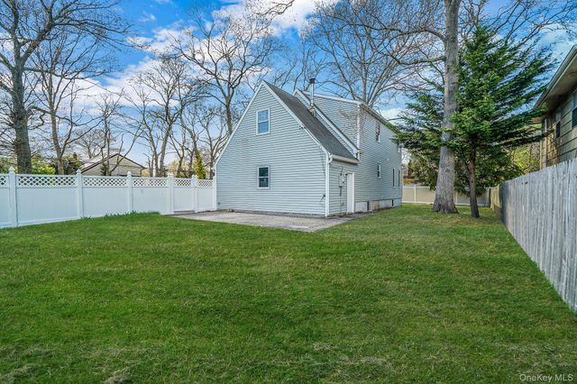41 Seaside Avenue, Patchogue, NY 11772