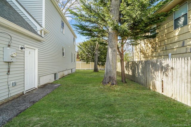 41 Seaside Avenue, Patchogue, NY 11772