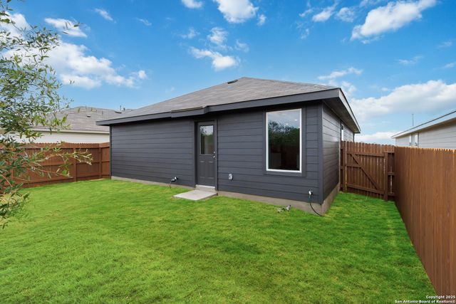 5125 Wild Boar Xing, Converse, TX 78109