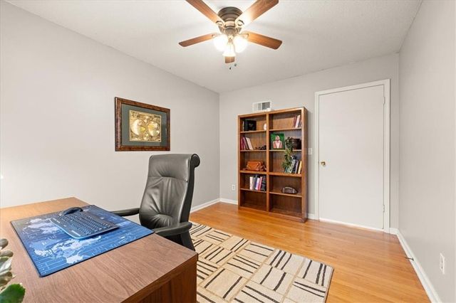920 W 100 Street, Kansas City, MO 64114