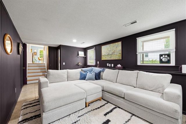 920 W 100 Street, Kansas City, MO 64114