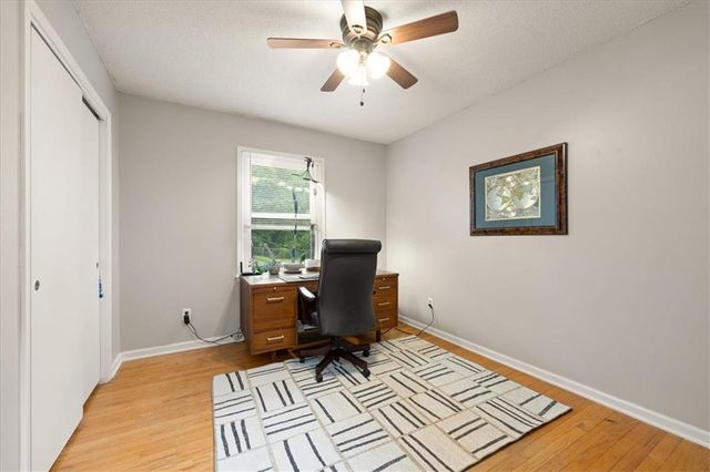 920 W 100 Street, Kansas City, MO 64114