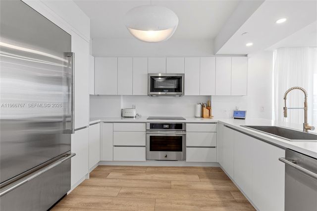 10 Venetian Way 501, Miami Beach, FL 33139