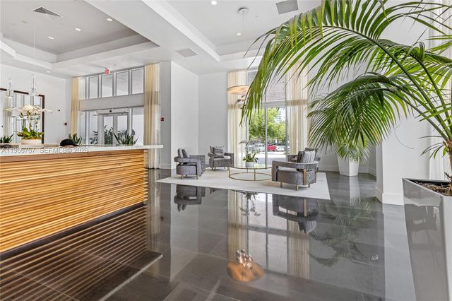 10 Venetian Way 501, Miami Beach, FL 33139