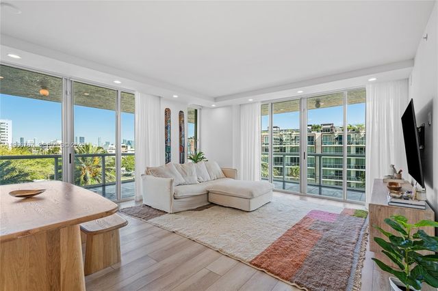 10 Venetian Way 501, Miami Beach, FL 33139