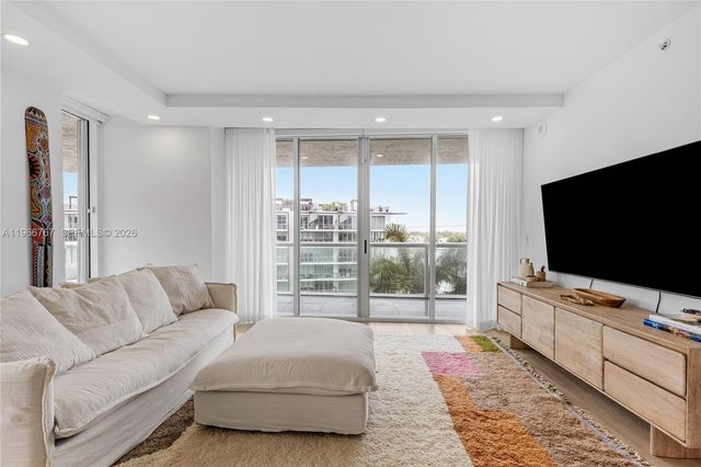 10 Venetian Way 501, Miami Beach, FL 33139