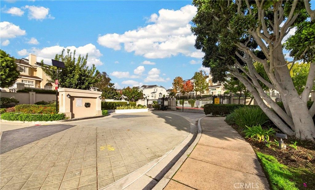 2300 MAPLE Avenue 201, Torrance, CA 90503 — photo 2