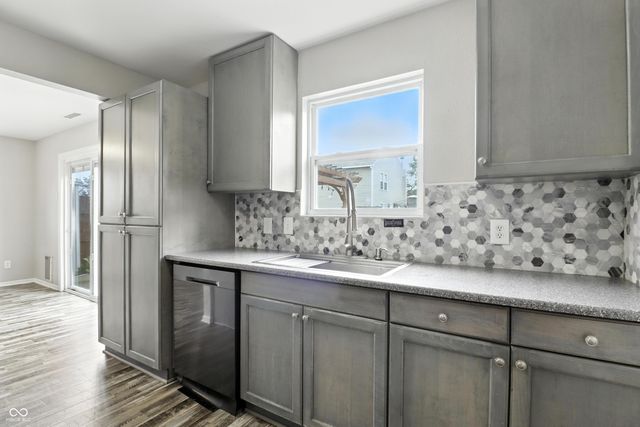 1236 N Aberdeen Drive, Franklin, IN 46131