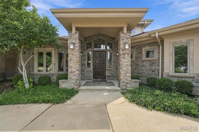 12864 Willow Pond Court, Des Peres, MO 63131