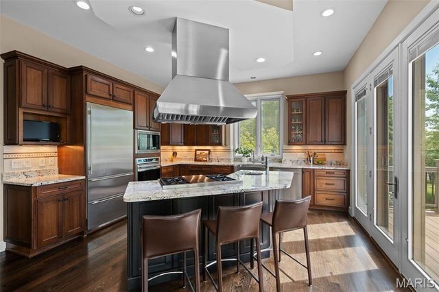 12864 Willow Pond Court, Des Peres, MO 63131