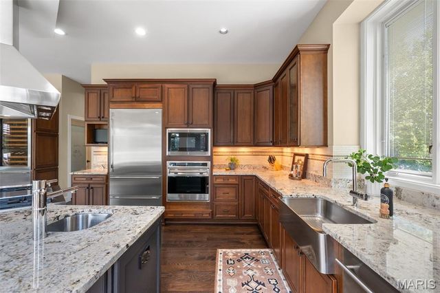 12864 Willow Pond Court, Des Peres, MO 63131