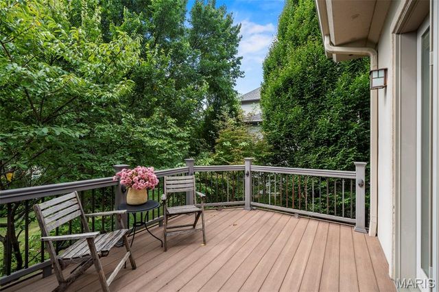 12864 Willow Pond Court, Des Peres, MO 63131