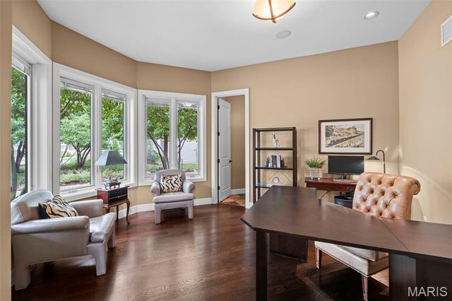 12864 Willow Pond Court, Des Peres, MO 63131