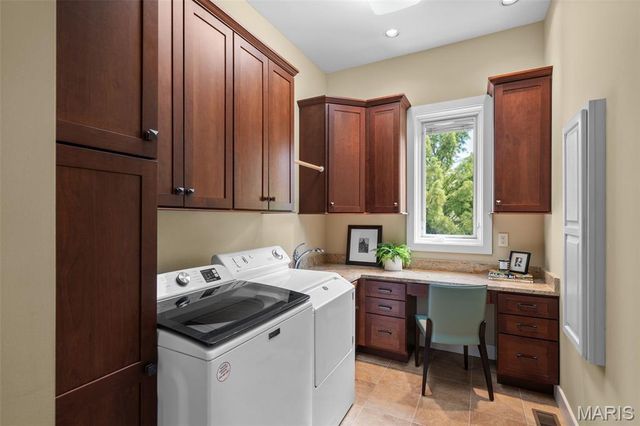 12864 Willow Pond Court, Des Peres, MO 63131