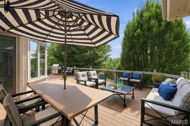 12864 Willow Pond Court, Des Peres, MO 63131