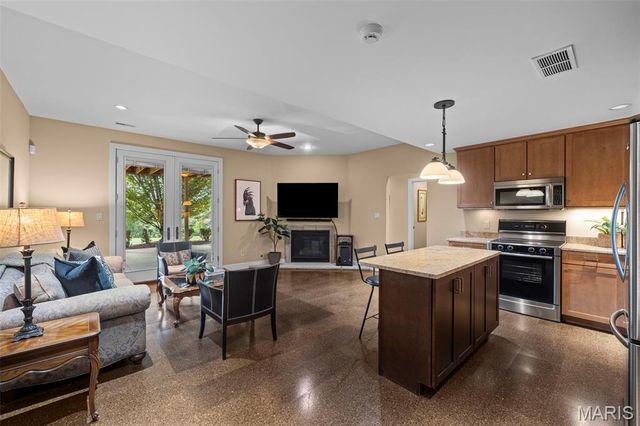12864 Willow Pond Court, Des Peres, MO 63131
