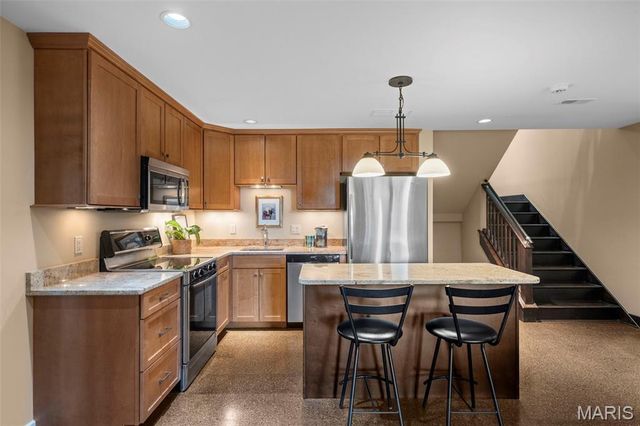 12864 Willow Pond Court, Des Peres, MO 63131