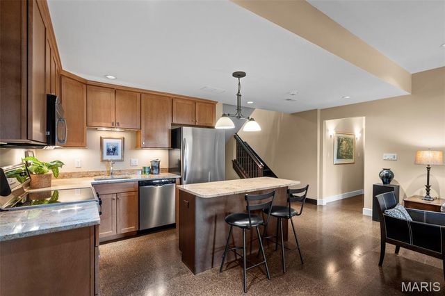 12864 Willow Pond Court, Des Peres, MO 63131
