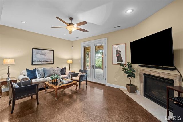 12864 Willow Pond Court, Des Peres, MO 63131