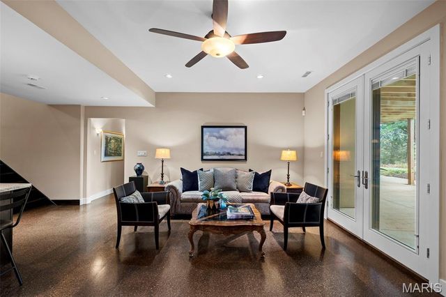 12864 Willow Pond Court, Des Peres, MO 63131