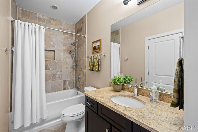 12864 Willow Pond Court, Des Peres, MO 63131